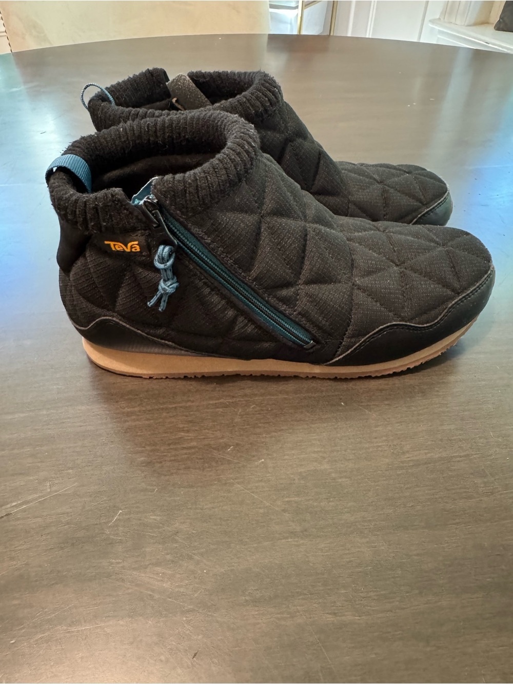 Teva ReEMBER Mid Men’s Size 9 Quilted Ankle Boots – Black/Blue